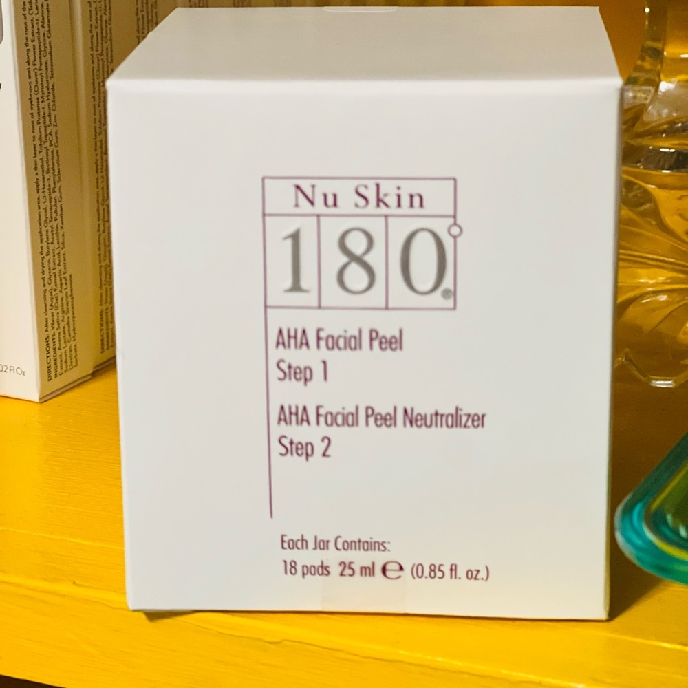 Nu Skin 180° AHA Facial Peel Set - Elegant White